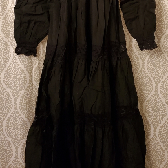 🖤 Widow Maxi Dress 🖤 - Picture 4 of 16